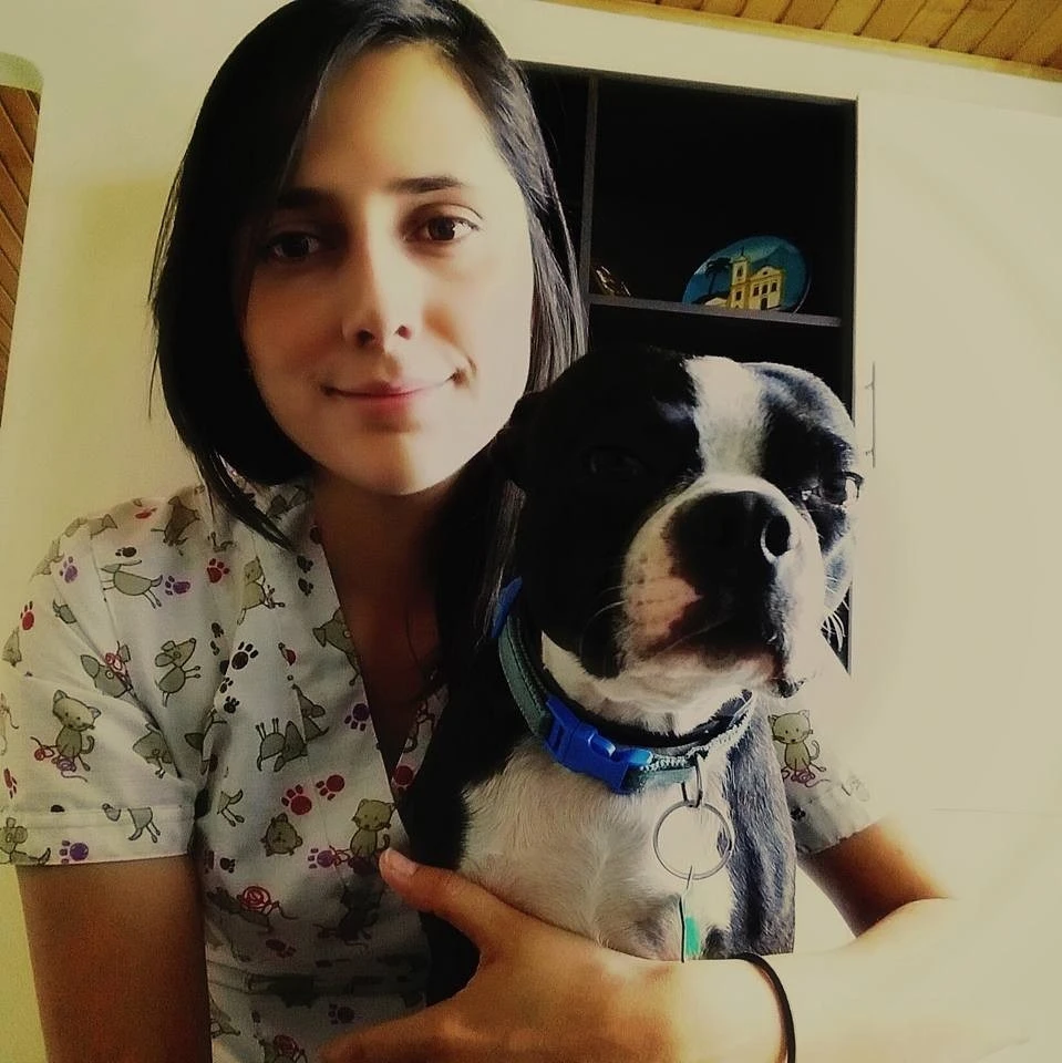 Foto Dra. Angélica Ortega médica veterinaria